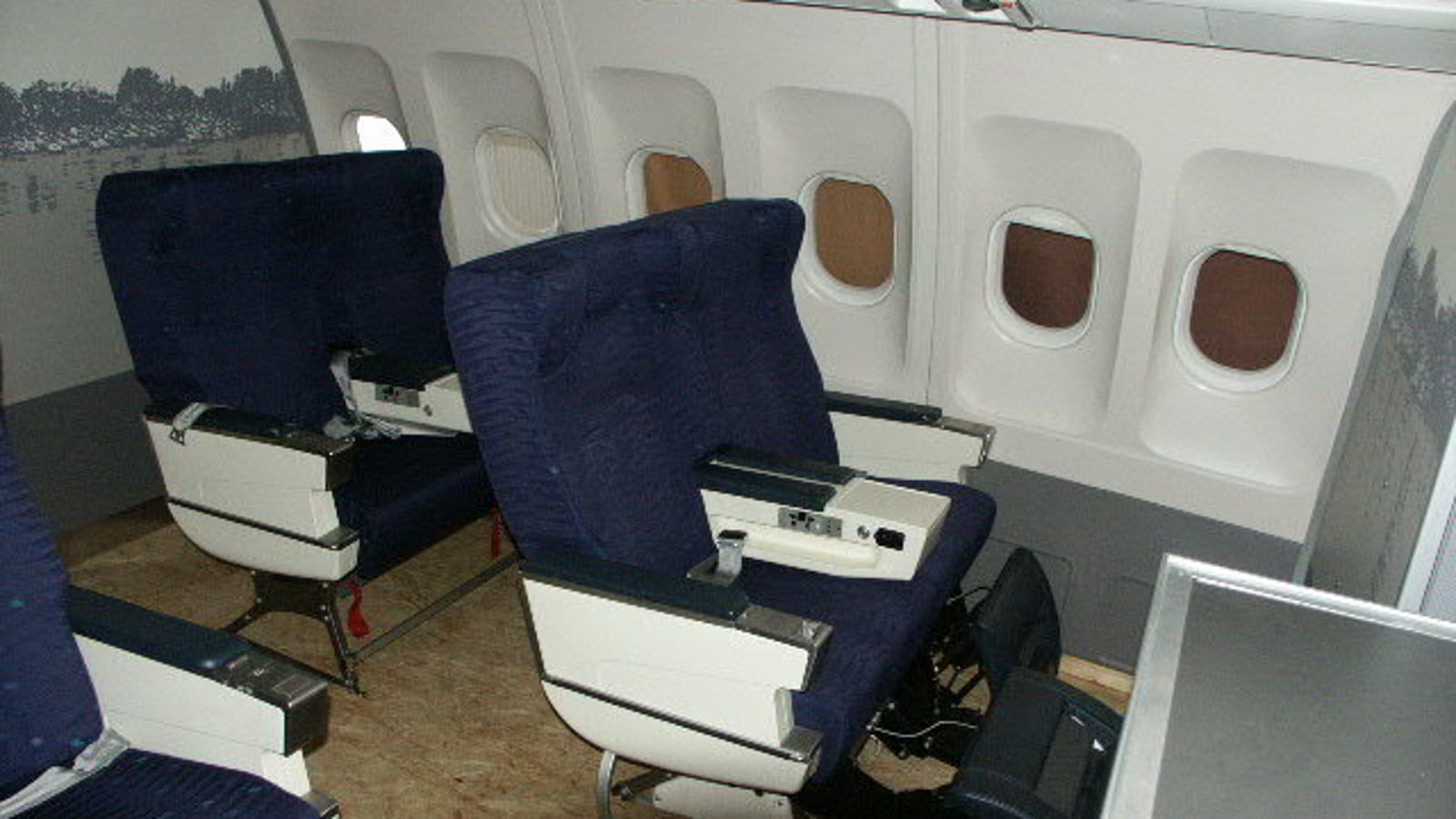 Airplane Cabin for Sale Will Make You Apartment Commander