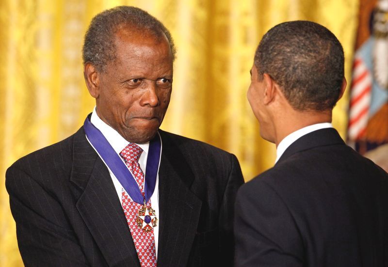 Illustration for article titled Obama Hugs it Out with Sidney Poitier