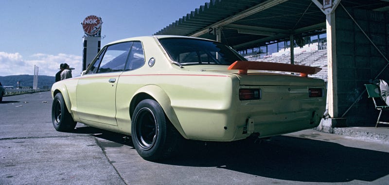 Illustration for article titled What's This Metal Tube On This Glorious Classic Skyline GT-R?
