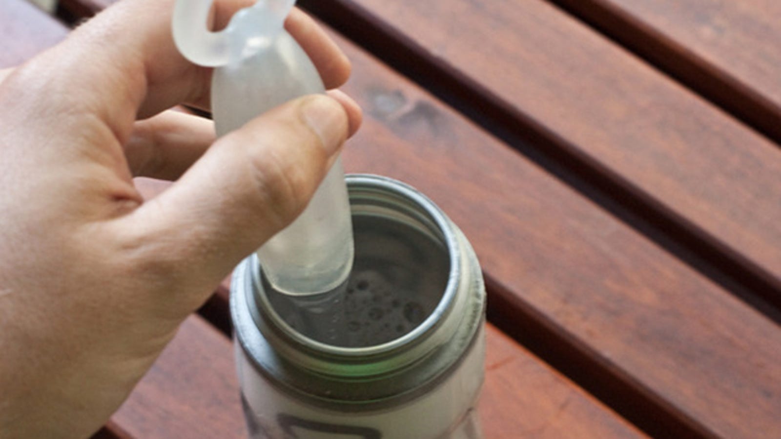 Clean ReUsable Water Bottles with Baking Soda and Chlorine Bleach