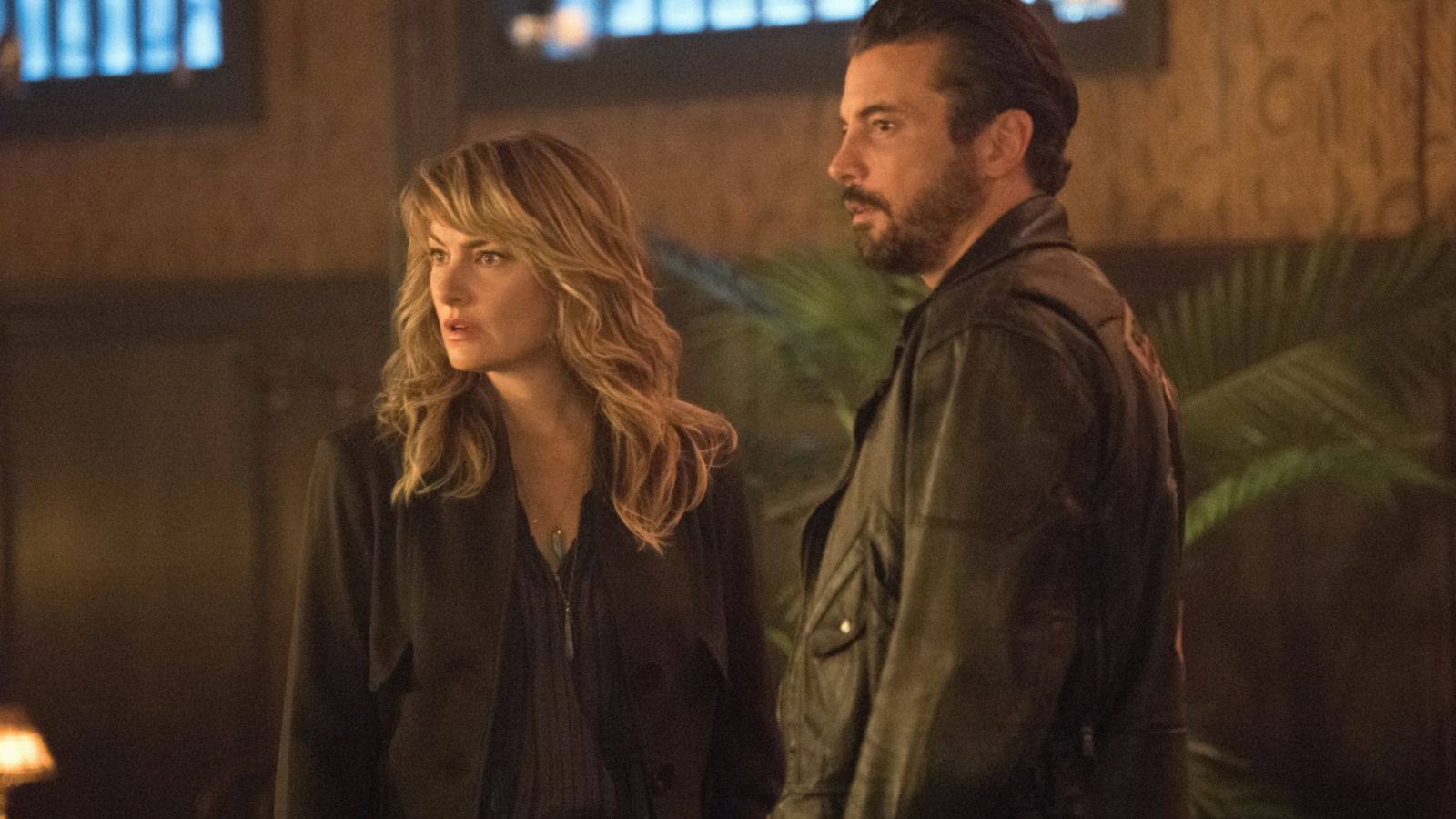 In Riverdale A Manhunt Has Nothing To Do With Gargoyles Gangs And Gargoyle Gangs