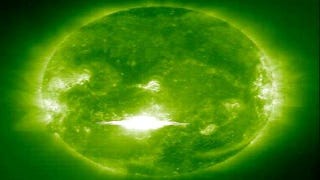 Illustration for article titled Killer solar flares are physically impossible, says NASA
