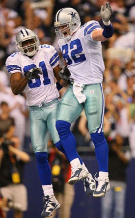 Illustration for article titled Terrell Owens Jealous Of Romo-Witten Sleepovers