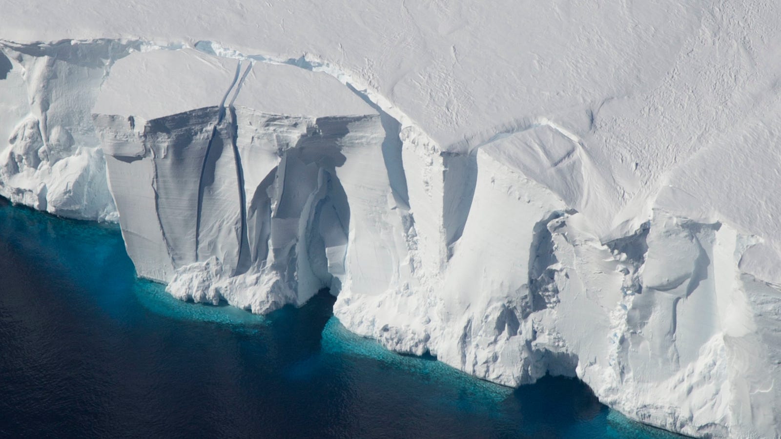 Scientists Propose Pumping 74 Trillion Tons of Artificial Snow Onto to the West Antarctic Ice Sheet to Stop Its Collapse
