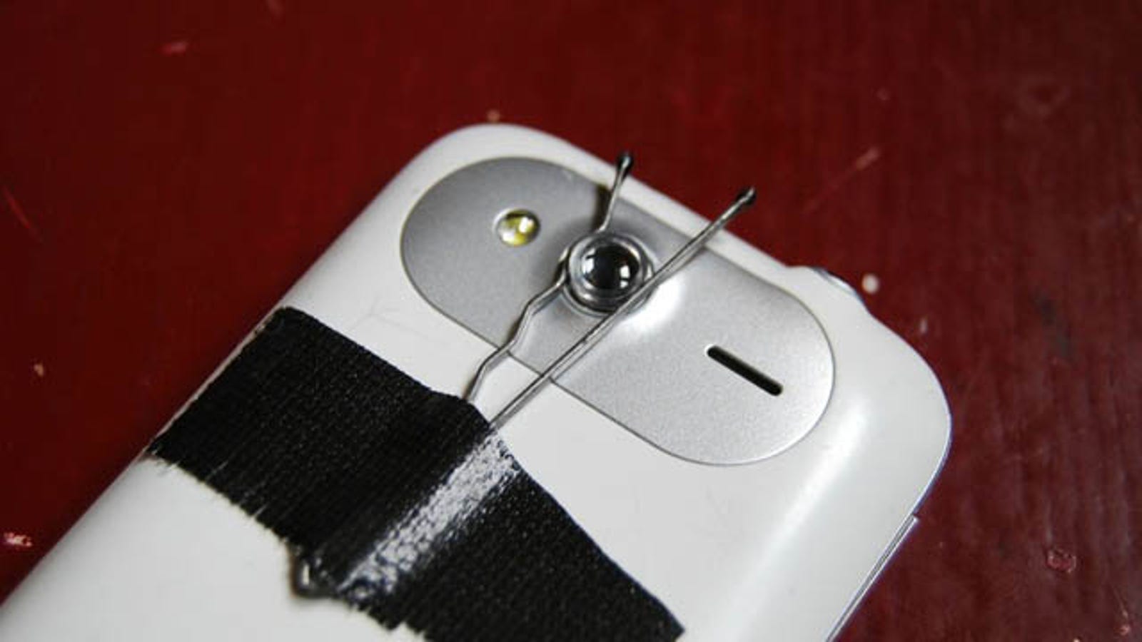 Turn a Cheap Laser Pointer Into a Removable Macro Photography Lens for