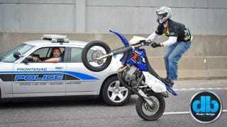 Illustration for article titled Bikers overwhelm local cops with highway stunt show