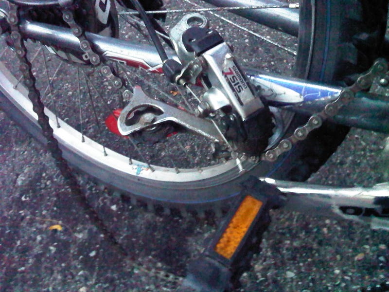 Illustration for article titled Derauiler fell off my bike. (UPDATE)