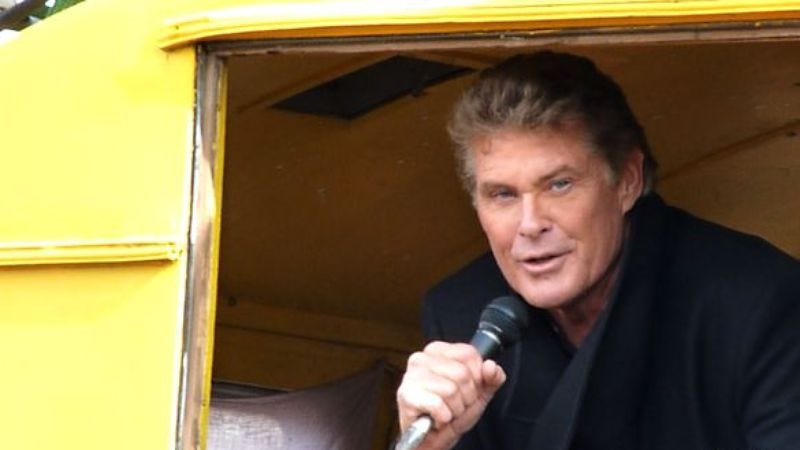 Illustration for article titled David Hasselhoff protests plans to tear down the Berlin WallÂ
