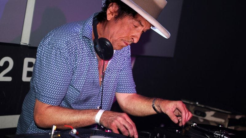 Illustration for article titled Rock Fans Outraged As Bob Dylan Goes Electronica
