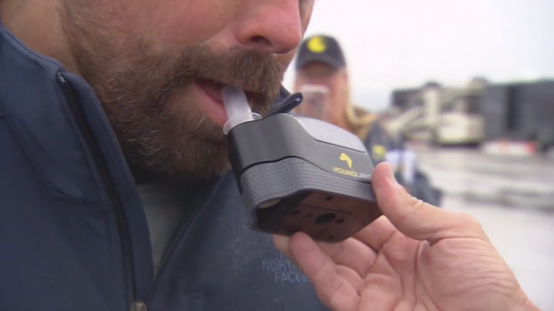 Illustration for article titled A Weed Breathalyzer Company Has Raised $65 Million to Make a Narc's Best Friend