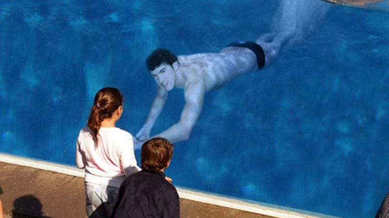 Illustration for article titled Michael Phelps Returns To His Tank At Sea World