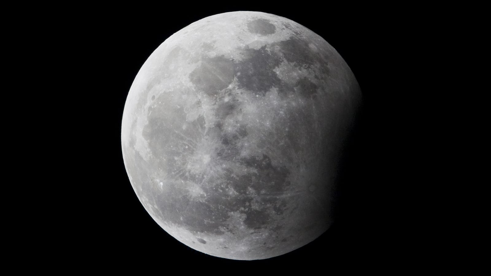 ¿Cómo y dónde se verá el eclipse de Luna de hoy?