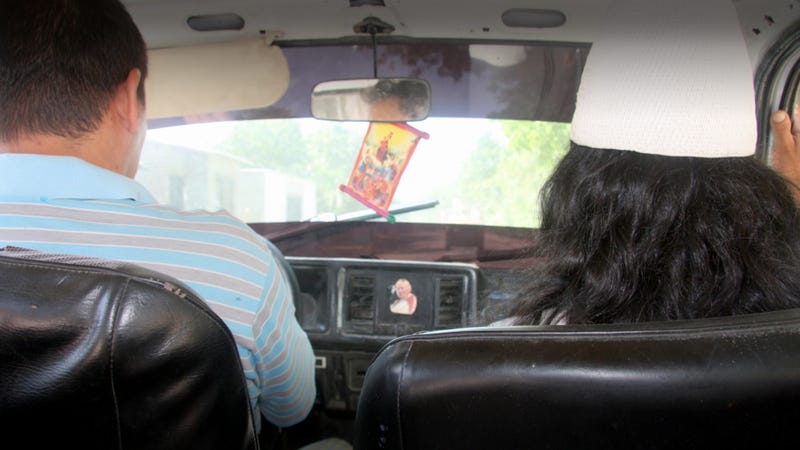 Illustration for article titled The Time I Watched A Man Eat Coca In A Colombian Mountain Taxi