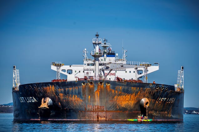 Cargo ships going dark undermine Russian sanctions. The EU wants to ban the practice