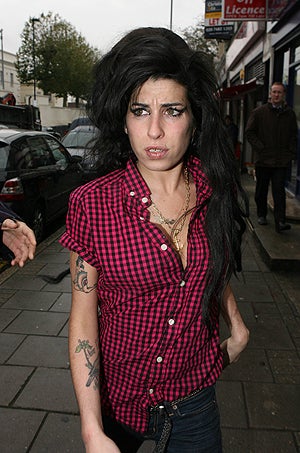 Paging Dr. Jezebel: Does Amy Winehouse Have Oral Cancer?