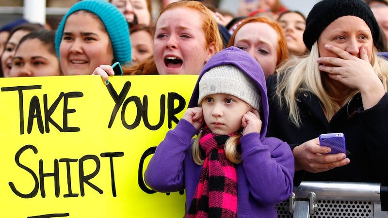 Illustration for article titled Justin Bieber Fans Are Interfering With The NHLPA Meetings