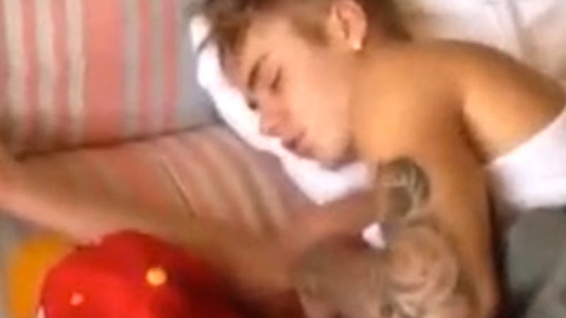 Illustration for article titled Slumbering Justin Bieber Filmed by South American Mystery Lady