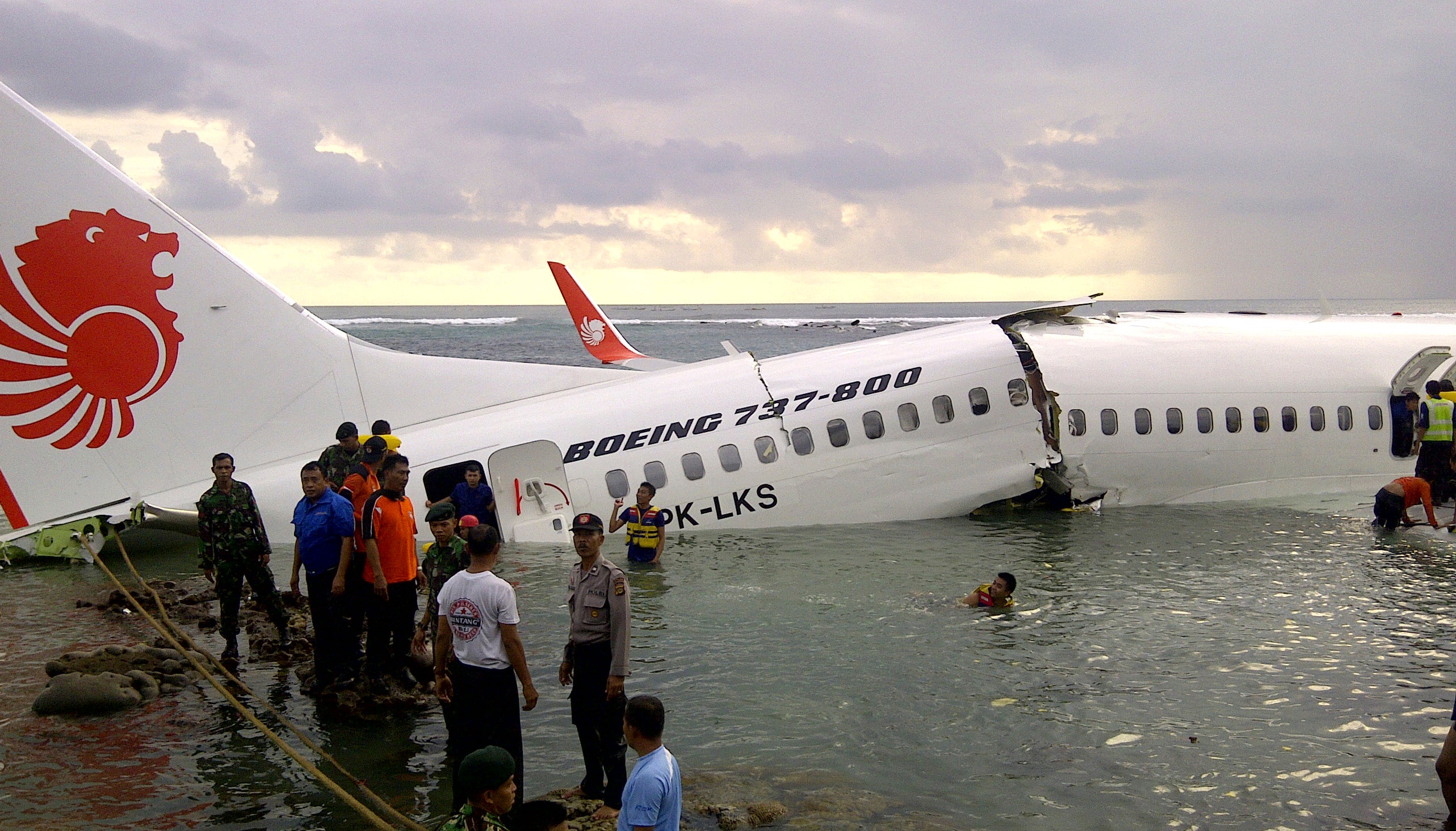 Plane Crashes in Bali and Breaks in Half, Everyone Survives