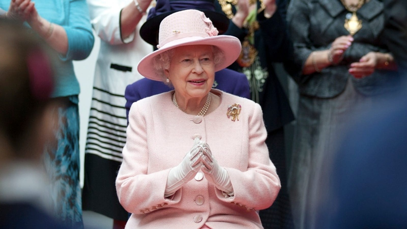 Queen Elizabeth Is The Wiliest Wedding Crasher Ever 