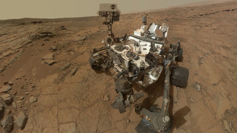 Illustration for article titled Was This Photo of the Mars Curiosity Rover Taken By an Alien or What?