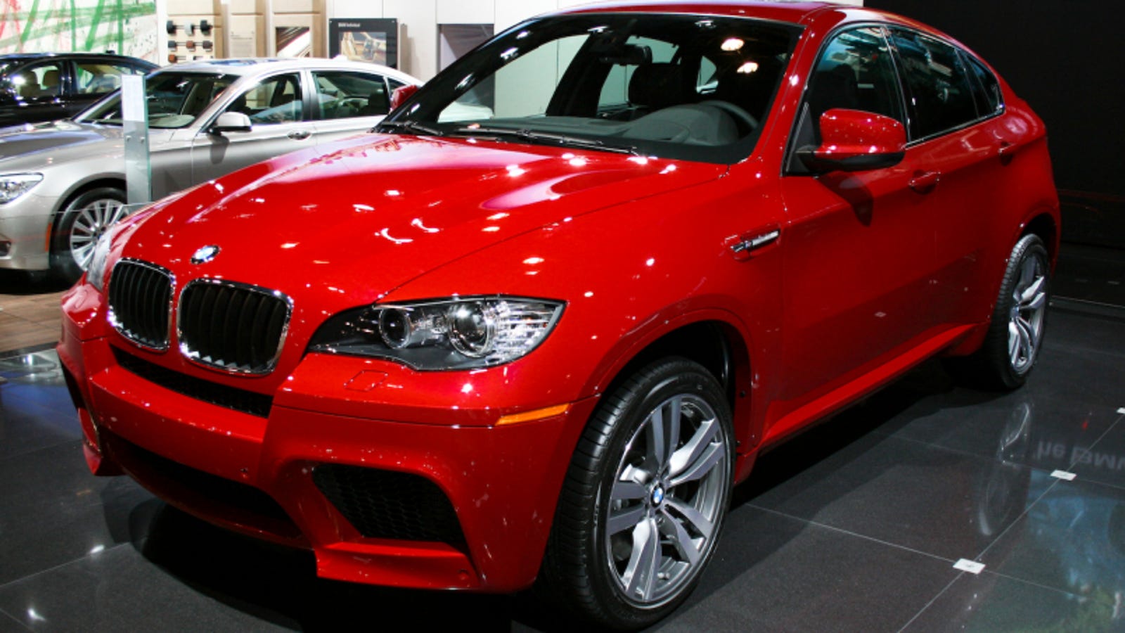 Bmw X6 M Popping The Top On The Mighty 555 Hp Engine
