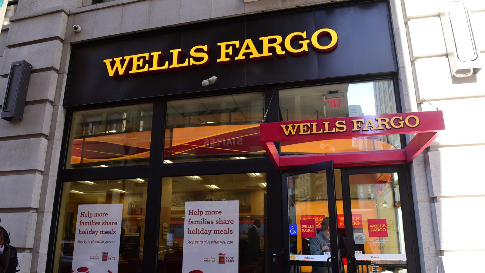 Here's Why Wells Fargo Customers Couldn't Get Their Cash