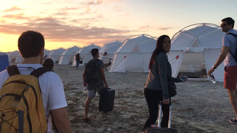 Illustration for article titled Chicago pop-up bar to recreate all the fun of Fyre Festival