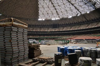 Illustration for article titled Death Of The Astrodome, World's First Indoor Stadium