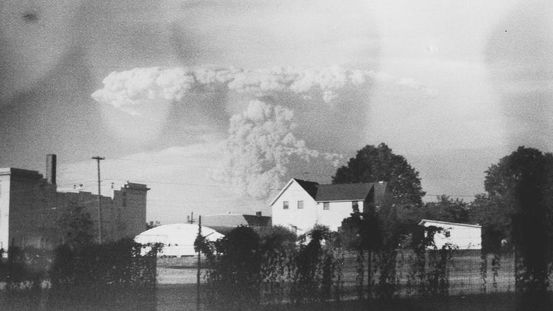 Unseen Photos of Mount St. Helens Eruption Found in Forgotten Camera - Gizmodo