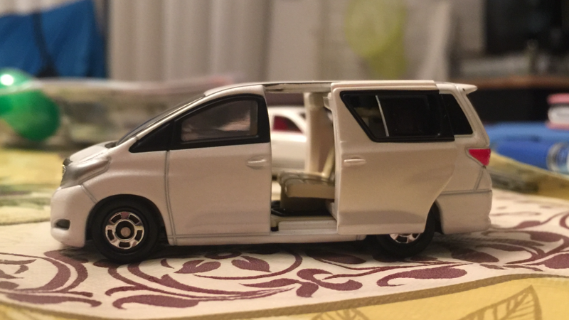 Hawl Tomica Toyota Alphard