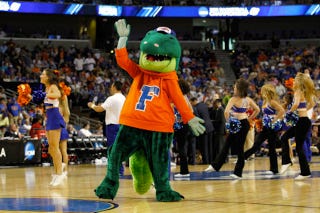 Illustration for article titled Florida Fans Distribute Cheering Cheat Sheets, Kentucky Wins Anyway
