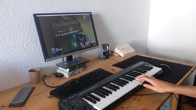 Illustration for article titled Player Hacks Overwatch To Play In-Game Piano With A Real Piano