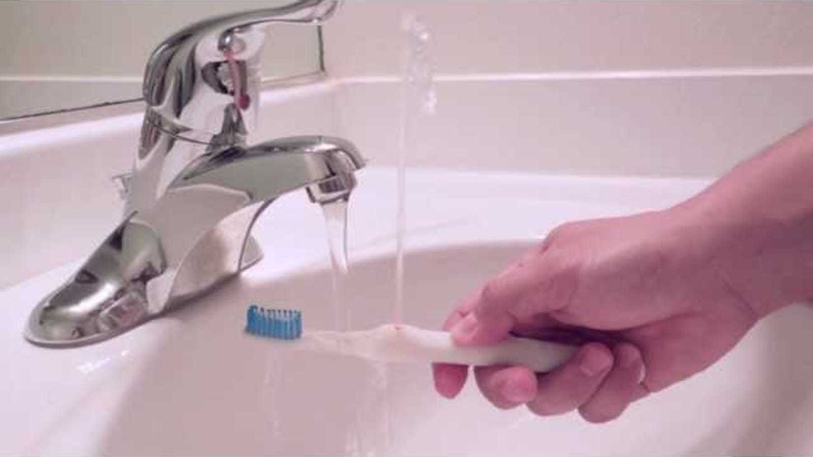 The Rinser Toothbrush Has a BuiltIn Water Fountain for Easy, Single