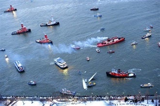 Illustration for article titled 19 Year Old Ferry Captain Aids In Flight 1549 Rescue Mission