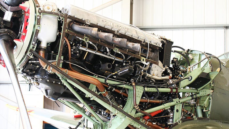 This Is How You Take The Rolls Royce Merlin V12 Out Of A