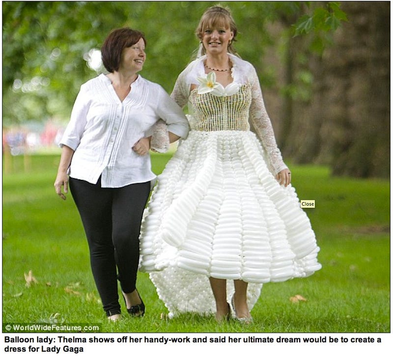Kate Middleton S Wedding Gown Recreated With 5 000 Balloons