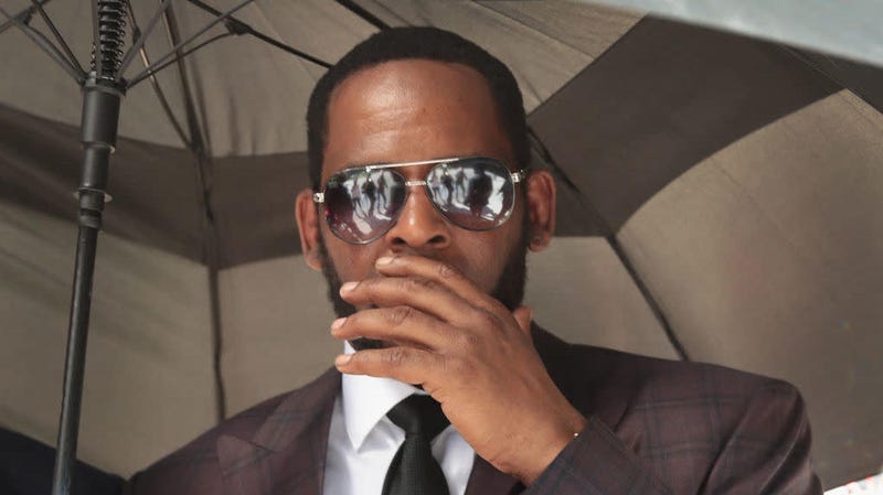 Illustration for article titled R. Kelly to Be Brought to New York in Cuffs to Face Arraignment on Federal Sex Crime Charges in That State