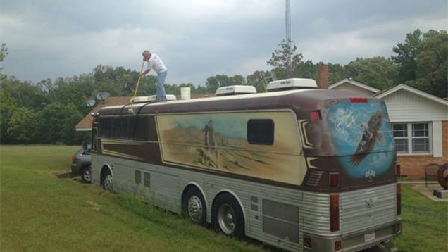 You Can Buy Willie Nelson's Swanky Old Tour Bus on Craigslist