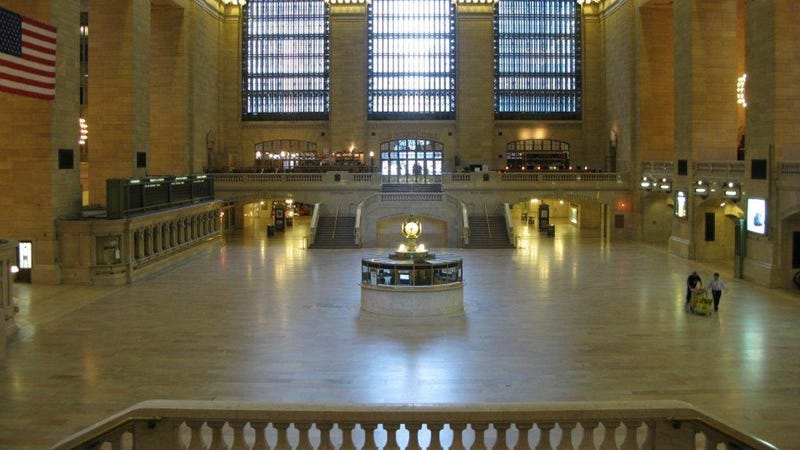 Illustration for article titled Hurricane Irene-emptied Grand Central Station looks like the end of the world