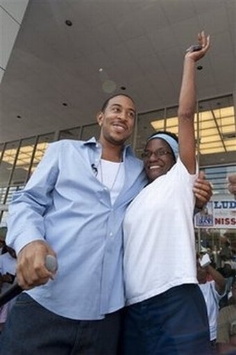 Illustration for article titled Ludacris Gives Away 20 Cars To Needy Fans