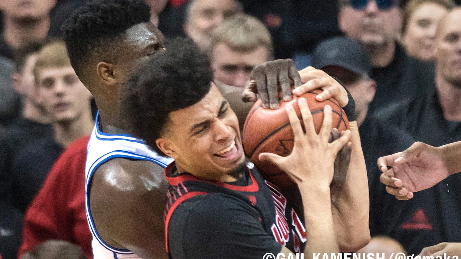 A Very Short Interview With The Photographer Who Captured Zion Williamson Denting A Basketball - Deadspin