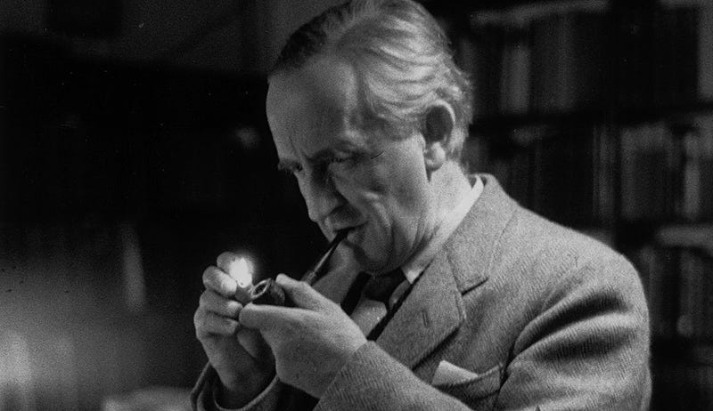 Illustration for article titled Descubren dos poemas inéditos de Tolkien en una publicación escolar