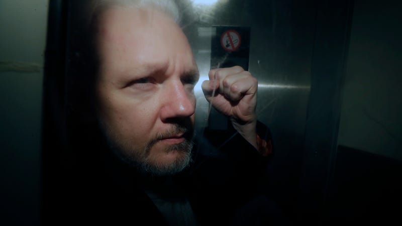 Illustration for article titled Julian Assange&#39;s Electronics Reportedly Shared With U.S. Prosecutors, Despite Pending Extradition Hearing