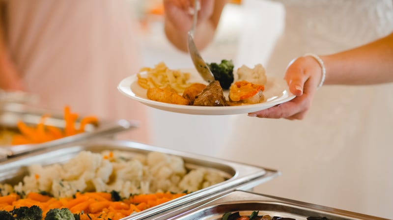 Illustration for article titled Wedding guest absconds with 10 containers of food, floral centerpieces