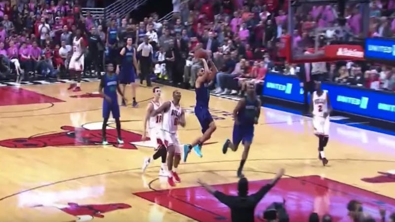 Illustration for article titled Nicolas Batum Totally Blows Easy Buzzer-Beater