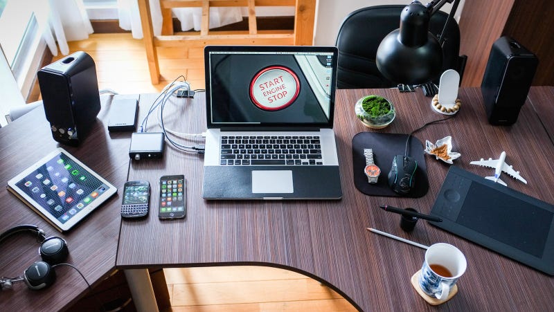 How To Spruce Up Your Office Desk