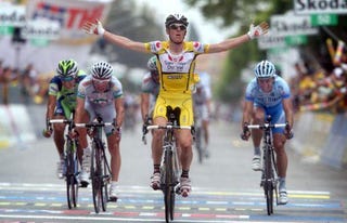 Illustration for article titled Tour de France Riders Just Can't Seem To Stop Cheating