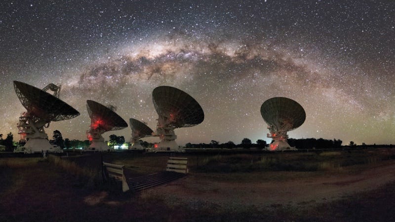 Illustration for article titled Astrónomos detectan una intensa señal de radio con una frecuencia misteriosamente baja
