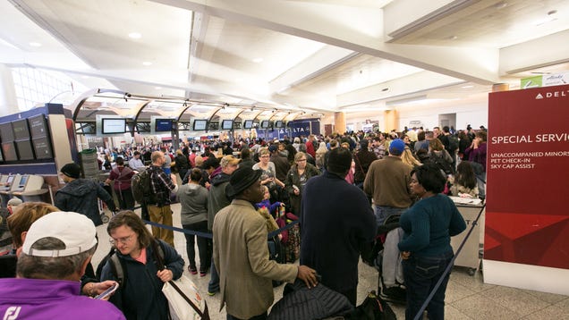 Google Now Tells You How Airlines Are Screwing You Over with Fees and Delays