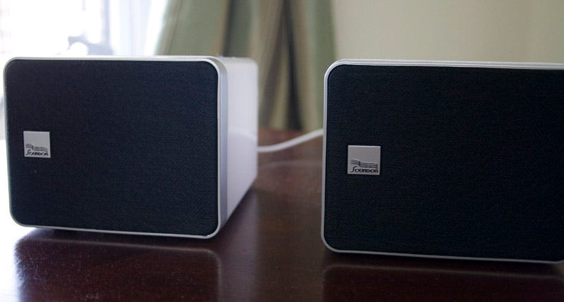 Illustration for article titled SoundOn Media-210 Wireless 2.1 Mac/PC Speakers Lightning Review